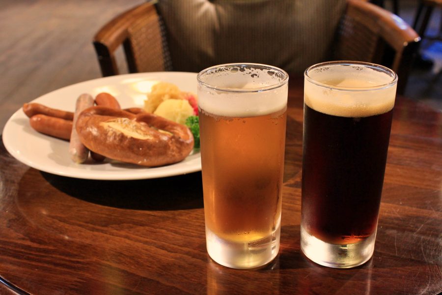 加武登啤酒雙款可以一次喝到兩種加武登生啤，很貼心的菜單設計