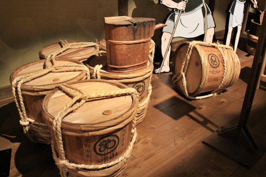 製成的醋在江戶時代是用木桶出貨，時代的重現讓人不禁會心一笑