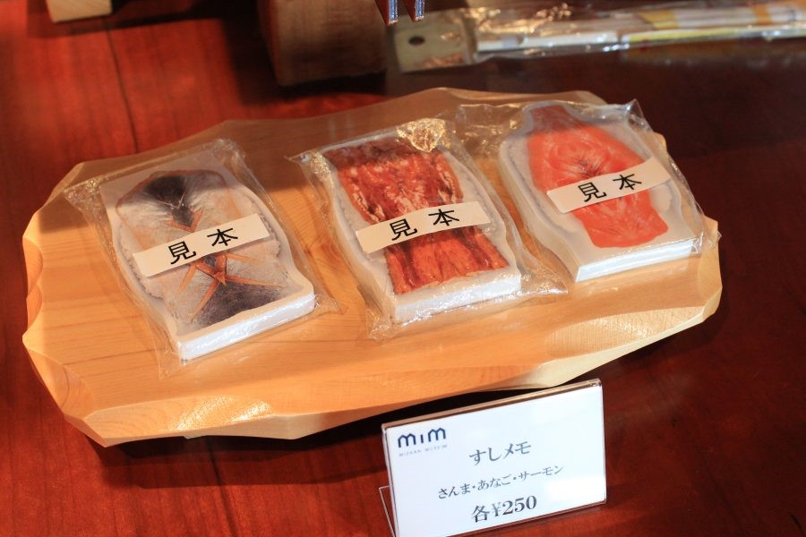 壽司造型的便條紙，如果有我最愛吃的鮭魚卵一定二話不說就買了