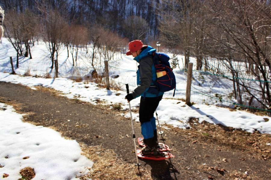 雪地健走的唯二訣竅：兩腳步伐稍開平行走&不倒退走