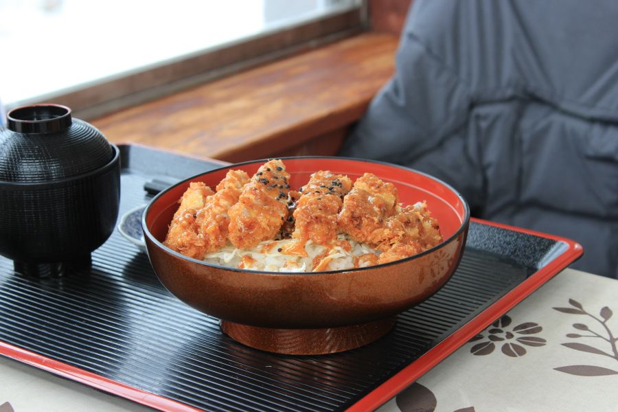 在「阿爾卑斯(あるぷす)」來碗飽足感的味噌豬排飯~