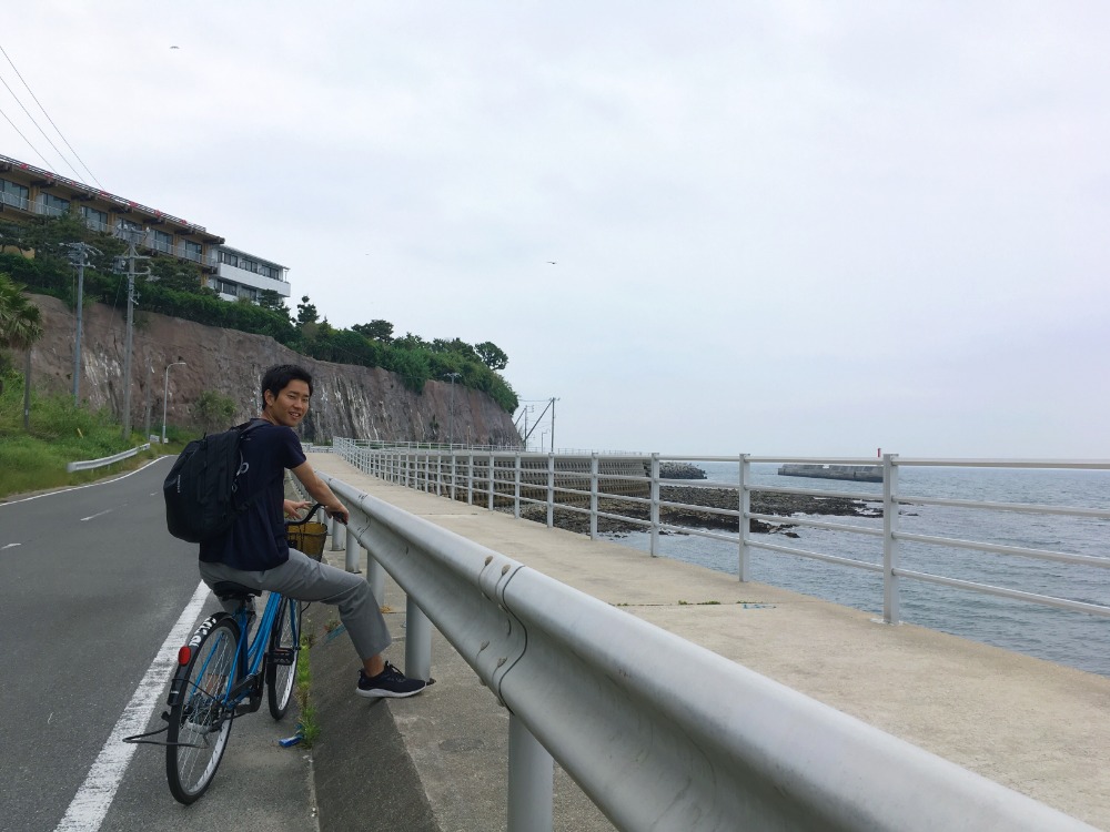 日間賀島的北端沿岸可以遠眺三河灣，天氣晴朗下更能看見鄰近的佐久島。