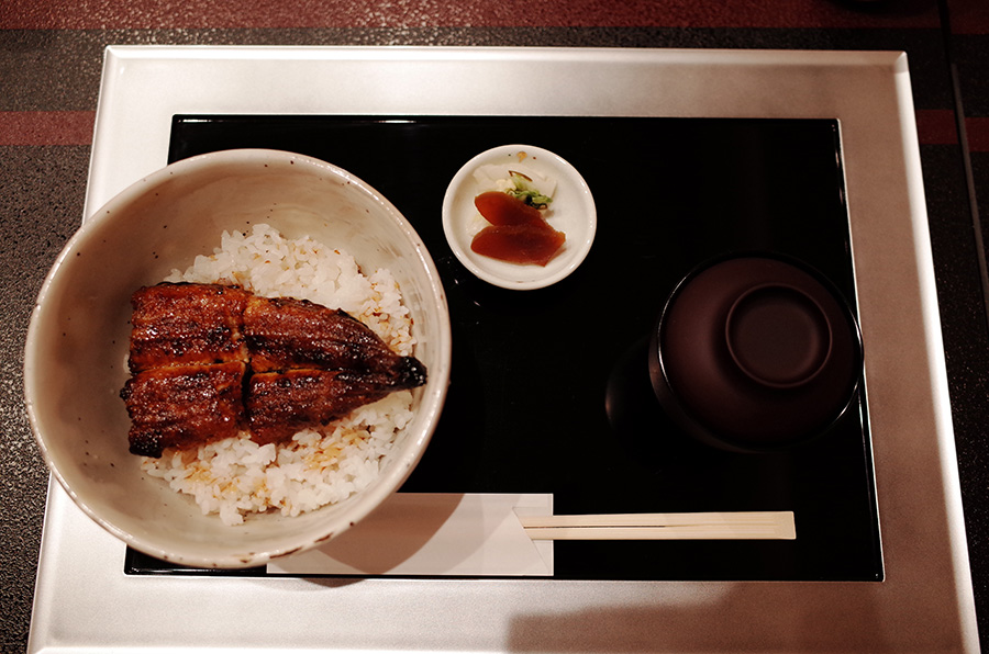 兩切鰻魚蓋飯，一張野口英世有找。