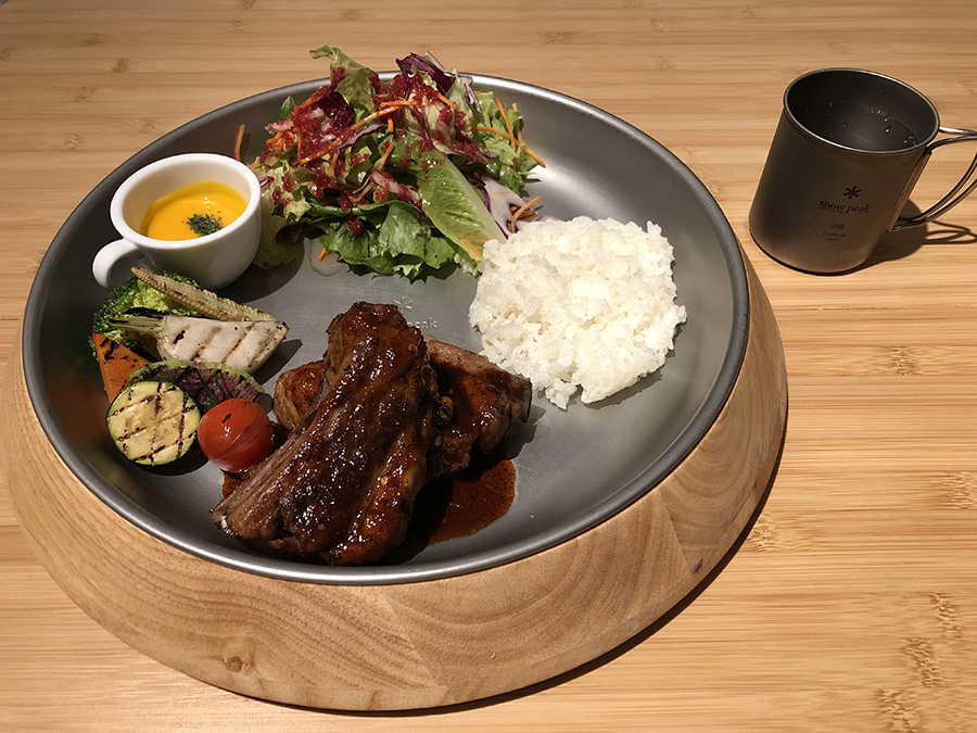 BBQ特餐。餐點也很露營風，餐點調味呈現了食材原本的風味