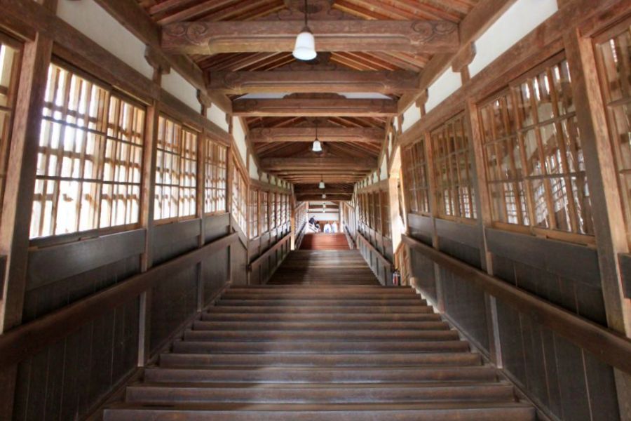 很喜歡永平寺中這些長長的樓梯，有種《全面啟動》中的非現實感