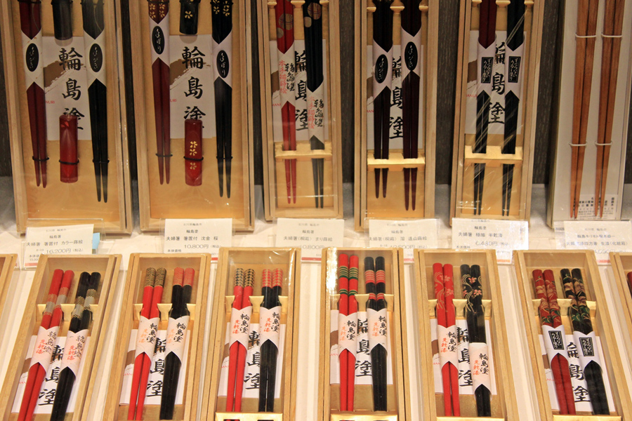 據說非常耐用的輪島漆器，對筷組作為新婚賀禮似乎很不錯