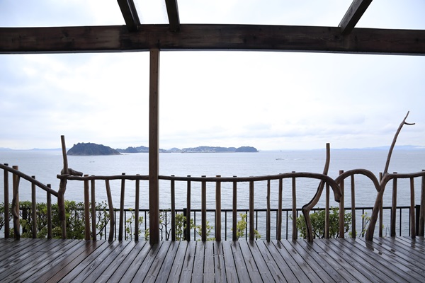 從日間賀島觀光飯店眺望出的海景