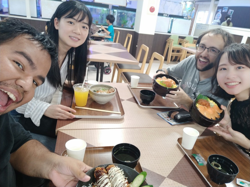 Eating in Kaiyoutei!