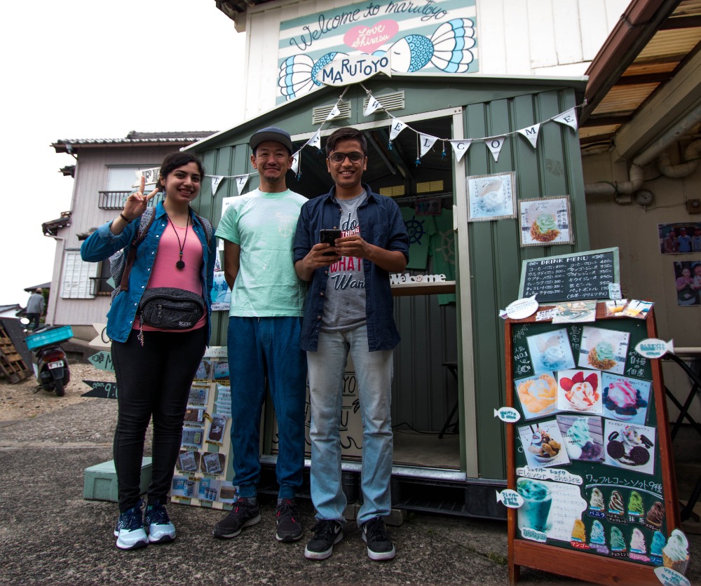 A photo with the owner of the shop