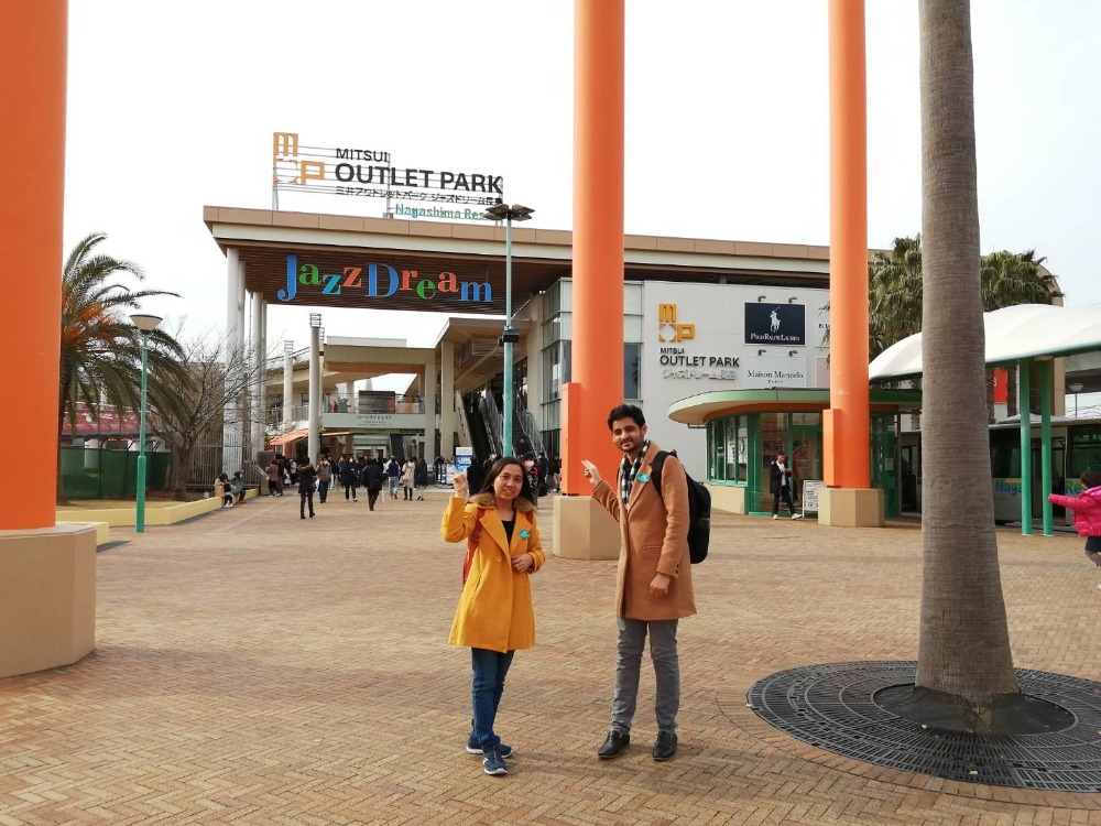 At the entrance of Mitsui Outlet Park.