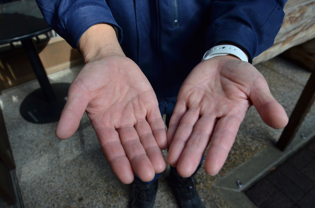 The toji's hands