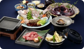 知多牛とあわび、刺身を盛り込んだ料理