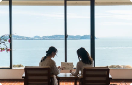 海を眺めながら過ごす客室