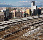 宿泊プラン【名鉄グランドホテル】名鉄グランドホテルの西向きのお部屋は、JR名古屋駅を眼下に見下ろせる絶好の電車見学スポットです。天候に左右されず、ゆっくりと電車をご覧いただけます。