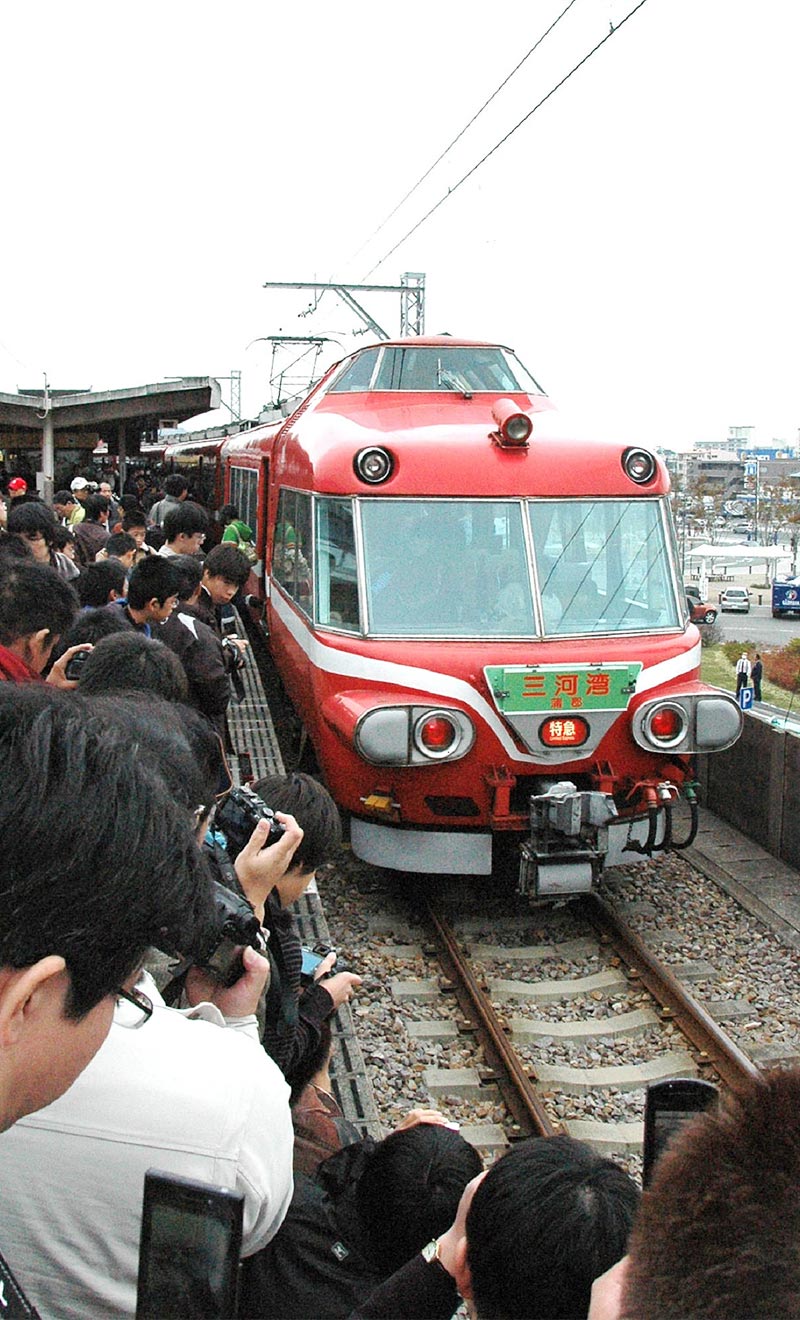 激安通販サイト 人気 名称列車」が7000系パノラマカー「白帯車」で復活運転 その2 趣味、実用