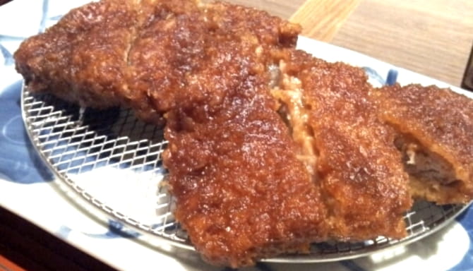 地元の赤味噌を使った味噌カツ