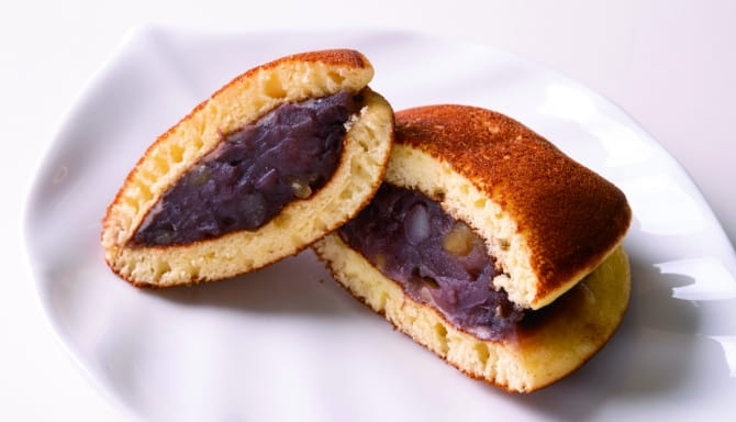 和菓子処梅園菓子舗の栗・バター入りどら焼き