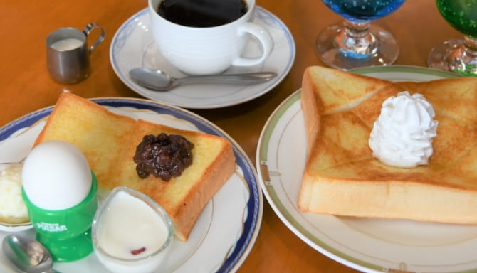 喫茶ミントの壁